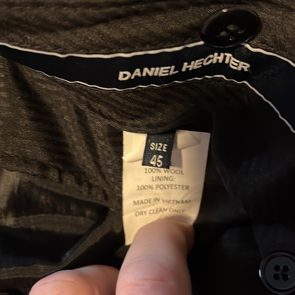 Daniel Hechter 2 button suit. 50 coat 45 pant. Dark brown w/ blue pinstripe - Picture 10 of 14